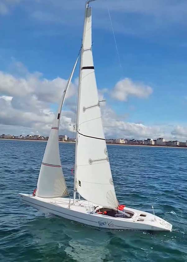 French Kiss voile Mini12 sailing